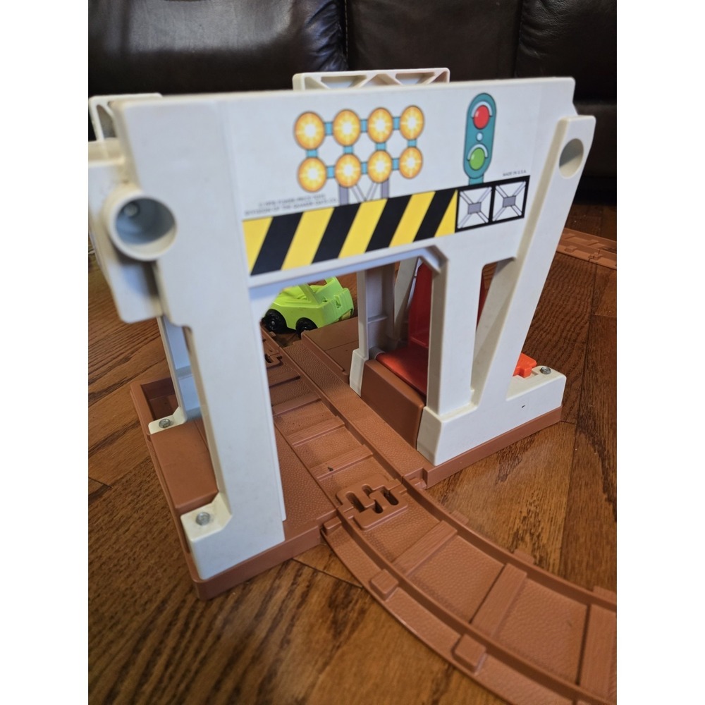 Fisher Price Little People Lift and Load Railroad #943 near complete - Picture 11 of 16